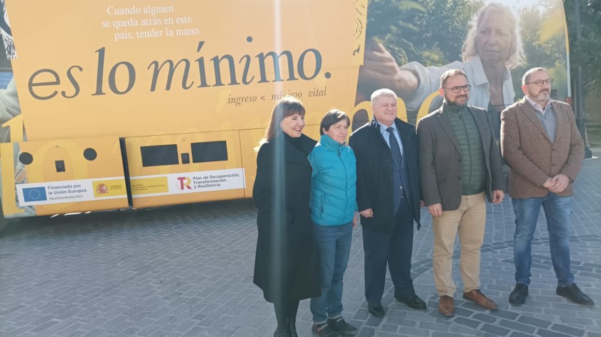 El autobús del Ingreso Mínimo Vital ha hecho parada este lunes en Lorca