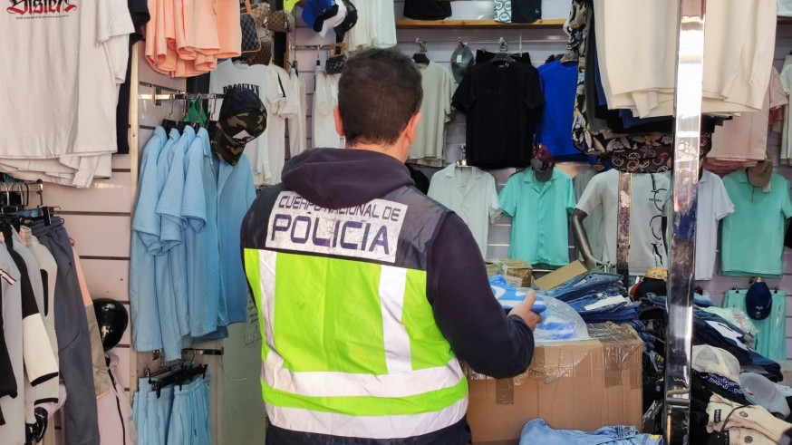 Dos detenidos en Murcia por vender productos falsificados