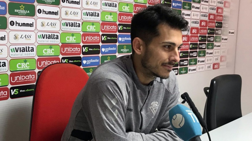 Armando: "Está siendo jodido, vivo mi peor temporada en el Real Murcia"