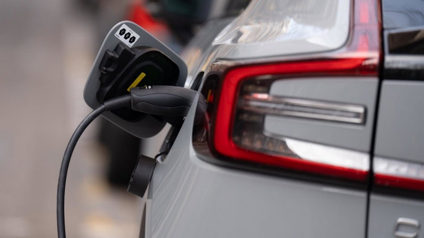 Un 'sello del coche' de más de 200 euros para vehículos eléctricos en Murcia