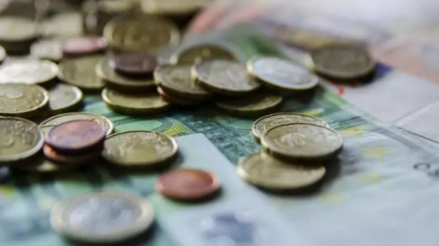 Imagen de billetes y monedas de euro