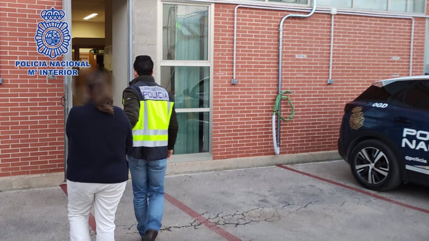 Detenida una asistenta de hogar por robar joyas y estafar a la mujer de 71 años a la que cuidaba en Murcia