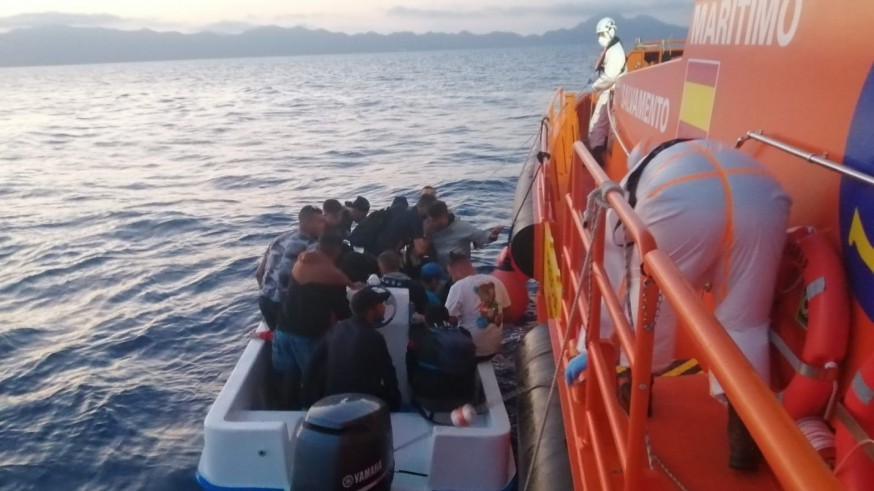 Interceptada una patera con 17 argelinos en la costa de Cartagena