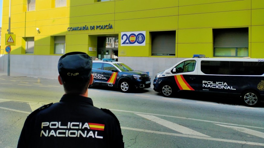 Tres hermanos detenidos en Cartagena por golpear a un hombre con hasta seis patadas en la cabeza para robarle