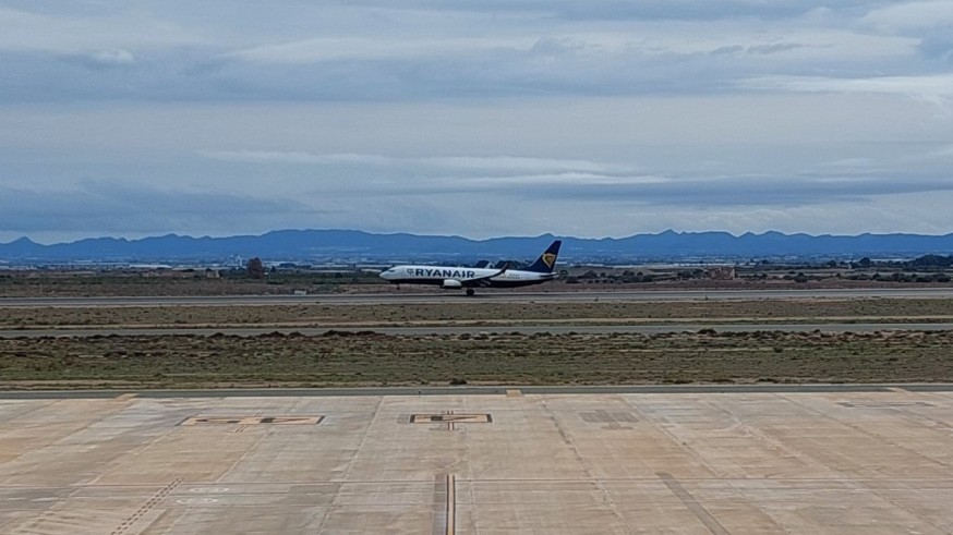 El aeropuerto de Corvera mantiene 11 destinos con 37 frecuencias semanales durante la temporada de invierno