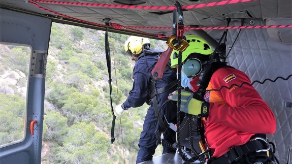 Rescatado por aire un senderista herido en la Sierra de Columbares
