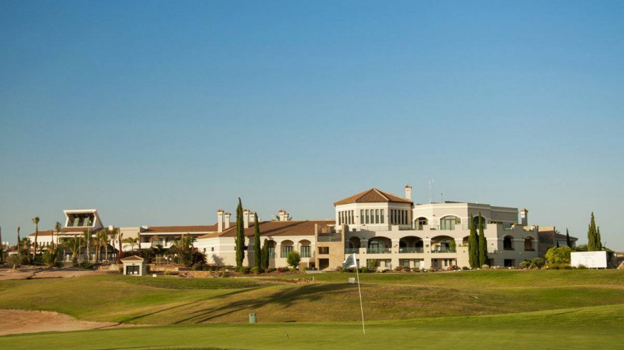 Imagen del hotel situado en el complejo de golf de Fuente Álamo
