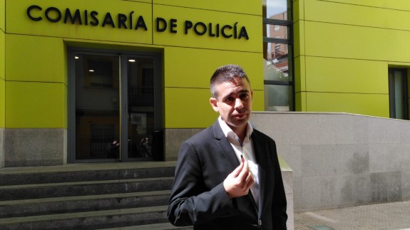 Leonardo Pérez, tras presentar la denuncia en Cartagena
