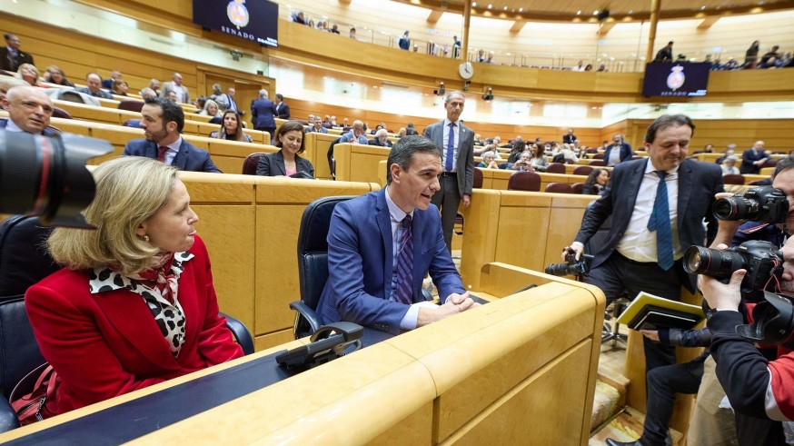 Sánchez acusa al PP de "enmudecer" al Parlamento y Feijóo le pide que deje de reducir a "cenizas" la democracia
