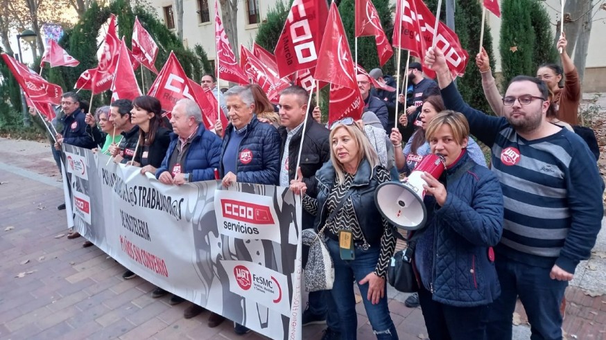 Protesta de CCOO y UGT en Murcia en protesta por el bloqueo del convenio de Hostelería