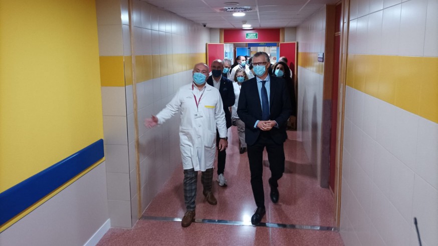 El consejero Pedreño visitando el hospital Rafael Méndez de Lorca. Foto: A.M.