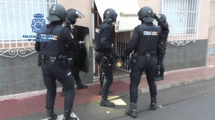 VIDEO | La Policía Nacional detiene a 5 narcos en Alcantarilla e interviene un subfusil en el operativo