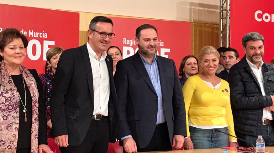 Ábalos junto al secretario general del PSRM-PSOE Diego Conesa
