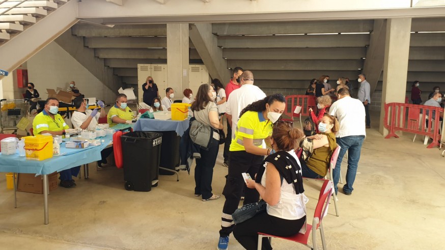 Vacunación en el estadio Enrique Roca de Murcia.