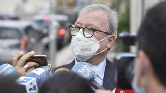Valcárcel atiende a los medios el día de su declaración ante la juez