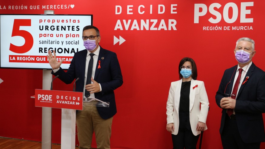 Diego Conesa, Toñi Abenza y José Antonio Peñalver durante la rueda de prensa. Foto PSRM