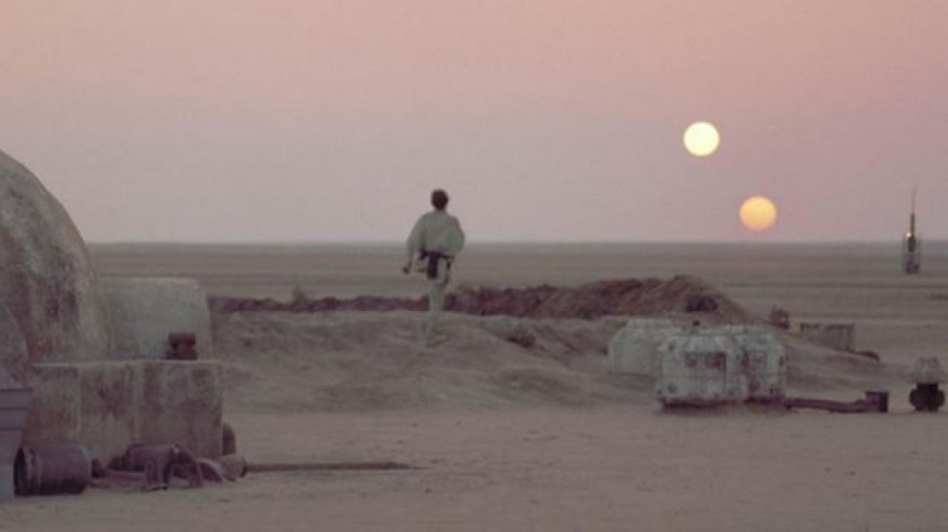 Fotograma de «La guerra de las galaxias» (1977) donde aparece Tatooine, un planeta con dos soles (ABC)