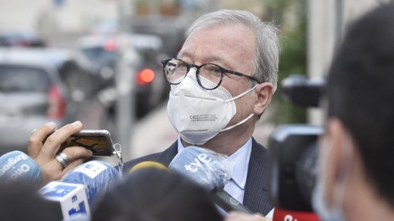 Valcárcel atiende a los medios el día de su declaración ante la juez