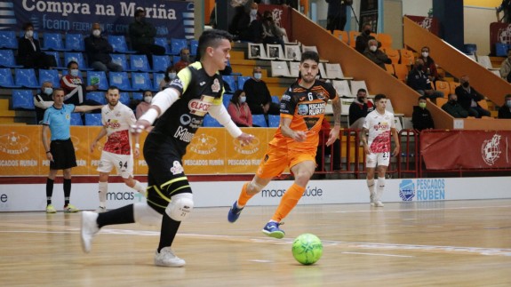 El portero del filial Antonio Navarro debutó con ElPozo en Burela