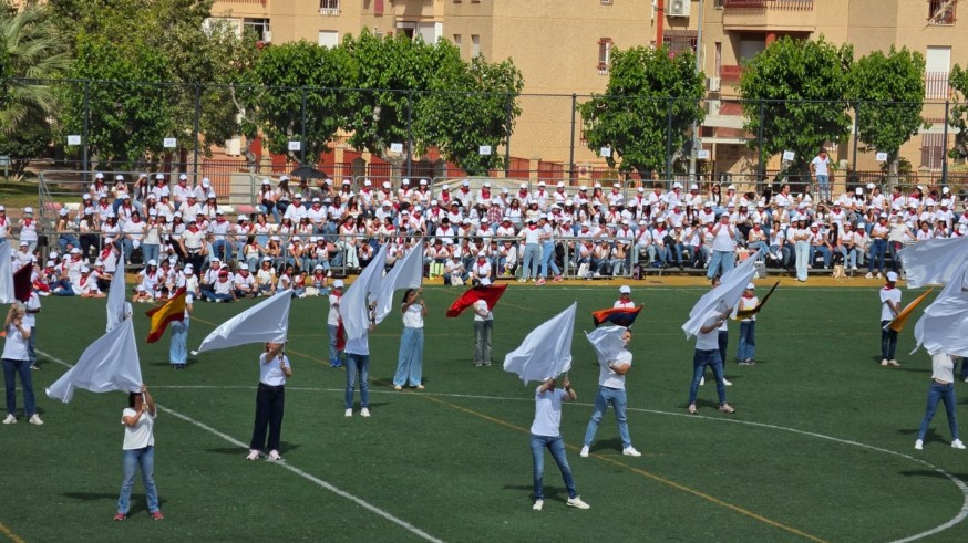 Miles de alumnos de la Región participan hoy en el IX Encuentro Regional de Danzas del Mundo "Danzando por la Paz"