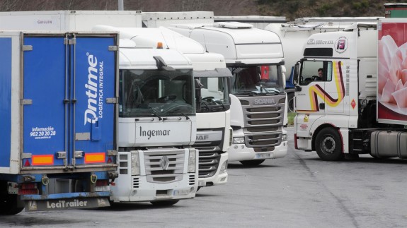 Los camioneros murcianos apuestan por mantener el paro por tercera semana consecutiva