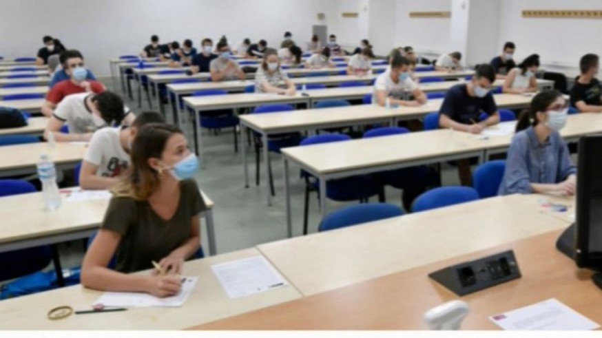 Estudiantes se examinan en la Universidad de Murcia
