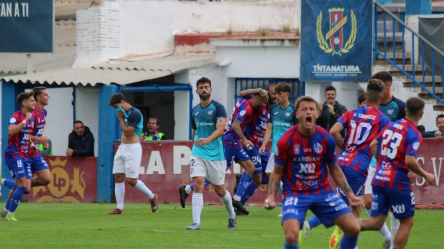 El Yeclano salva la categoría ante el Estepona (1-1)