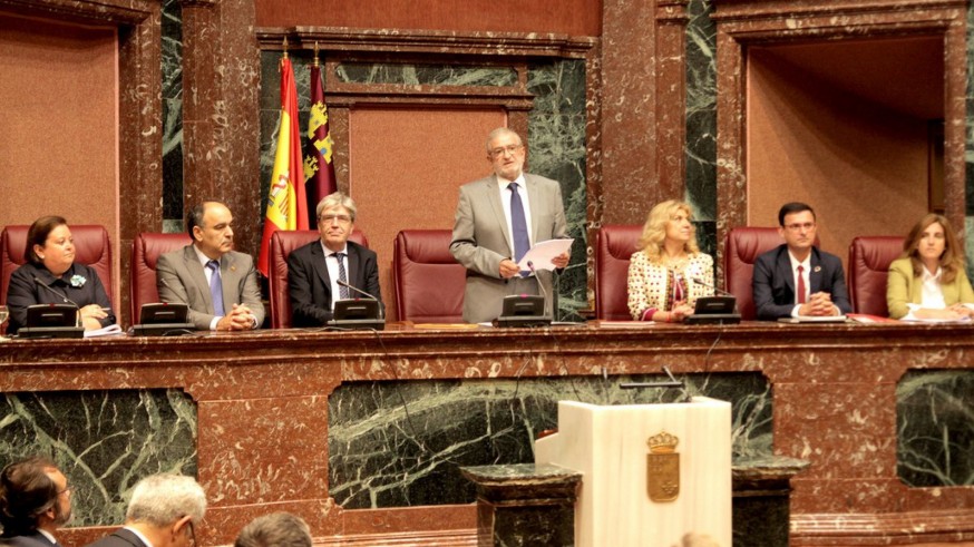 Castillo, junto al resto de la Mesa de la Asamblea
