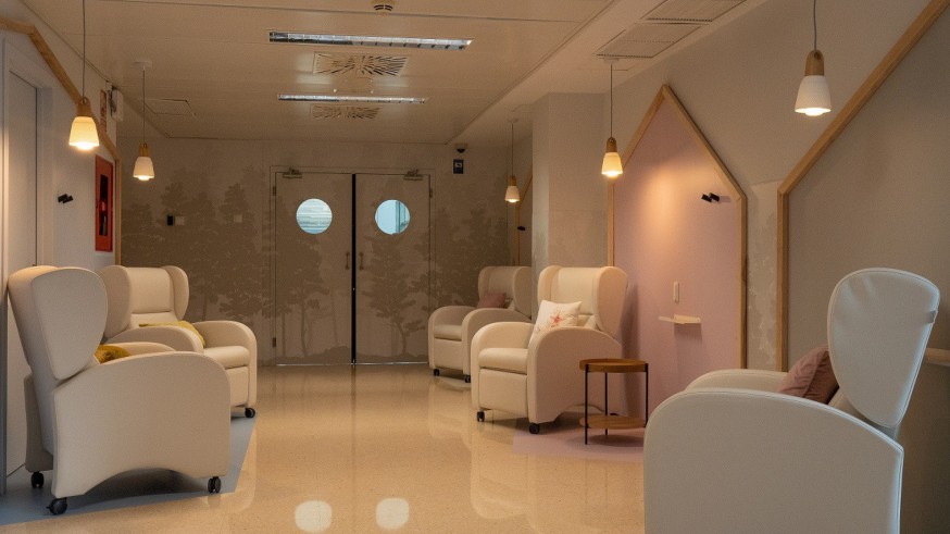 EL ROMPEOLAS. La Fundación Aladina reforma la Sala de Espera de la UCI pediátrica del Hospital Virgen de la Arrixaca