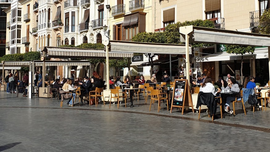 Aspecto que presentaban las terrazas en el centro de Murcia este miércoles