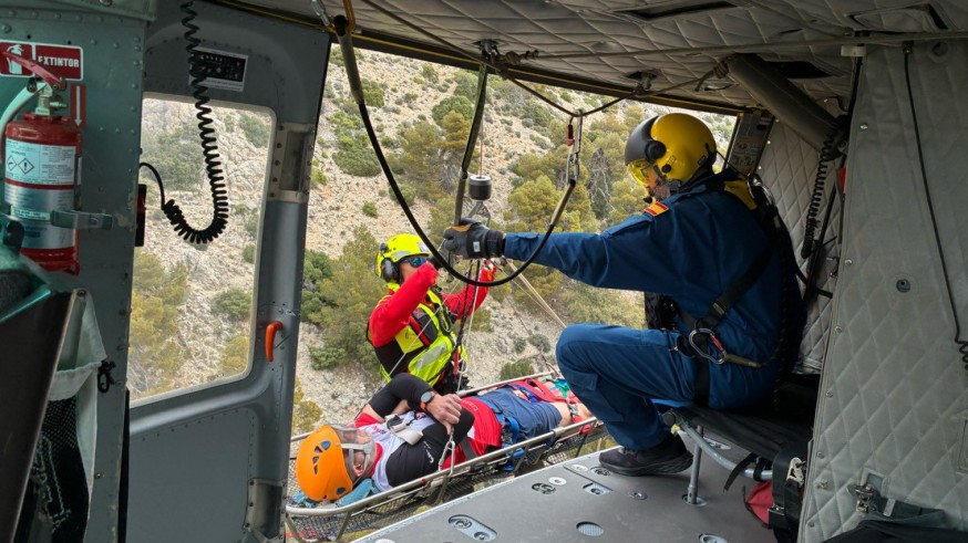 Trasladan en helicóptero a la Arrixaca a un senderista