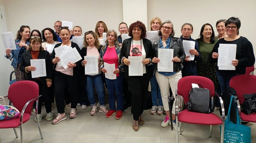 Las limpiadoras de los edificios públicos de Yecla retoman sus trabajos