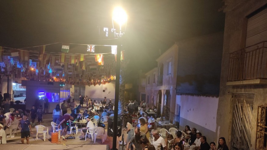 Yéchar. fiestas a ritmo de rock y sabor a melocotón