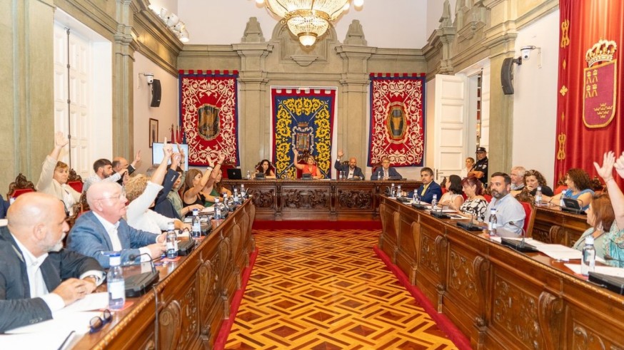 Aprobadas las retribuciones de concejales y coordinadores en el pleno de Cartagena