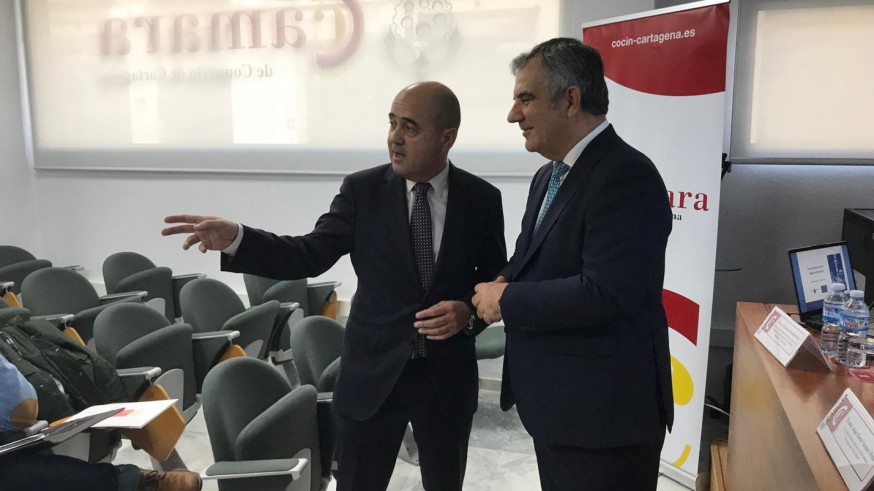 El consejero de Industria reclama el refuerzo del sistema eléctrico del Valle de Escombreras