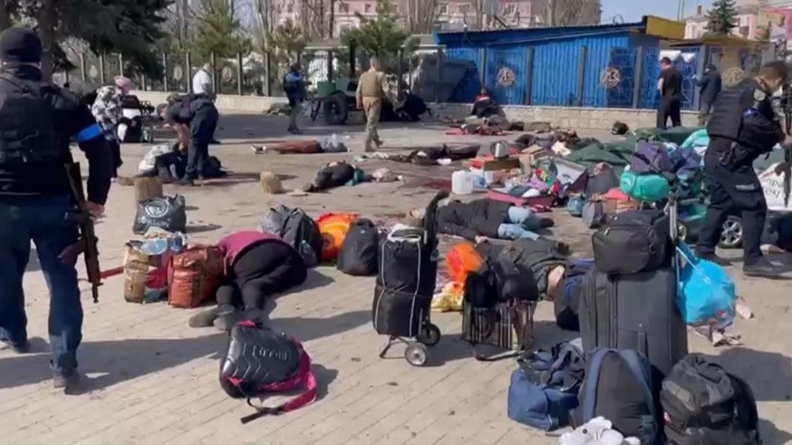 Alrededor de 40 muertos y 100 heridos en un ataque ruso contra una estación de tren en Kramatorsk