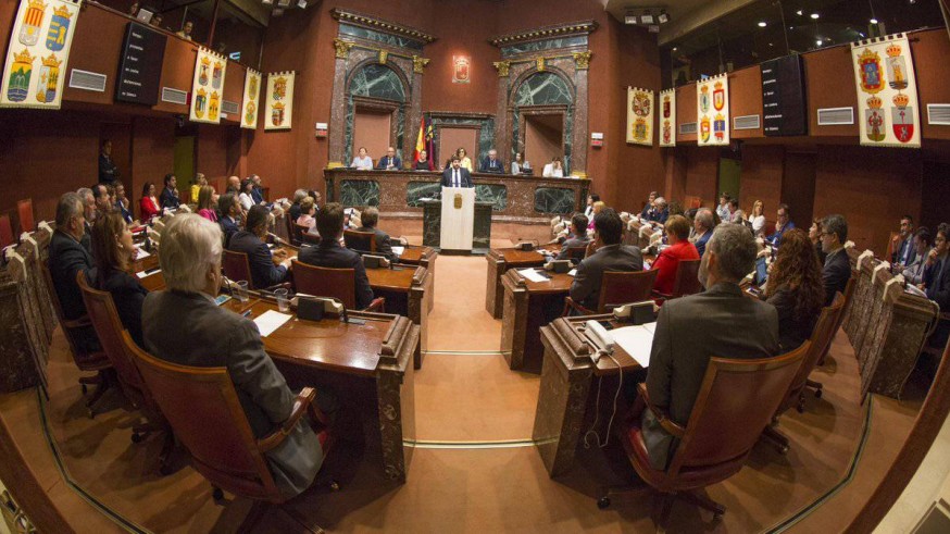 Pleno en el parlamento murciano