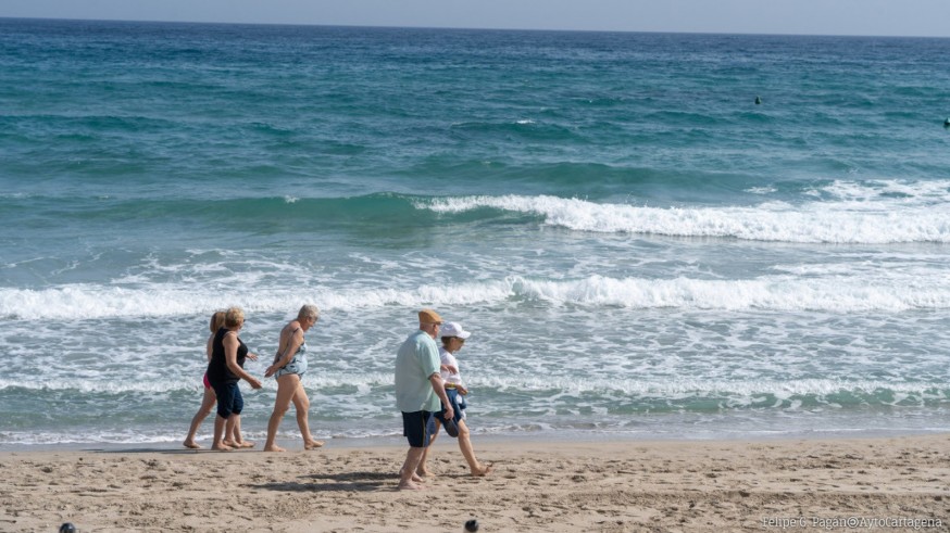 Turistas en La Manga del Mar Menor