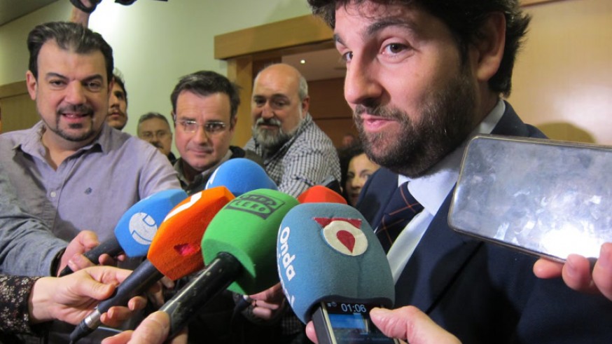 López Miras atiende a los medios de comunicación esta mañana en Murcia