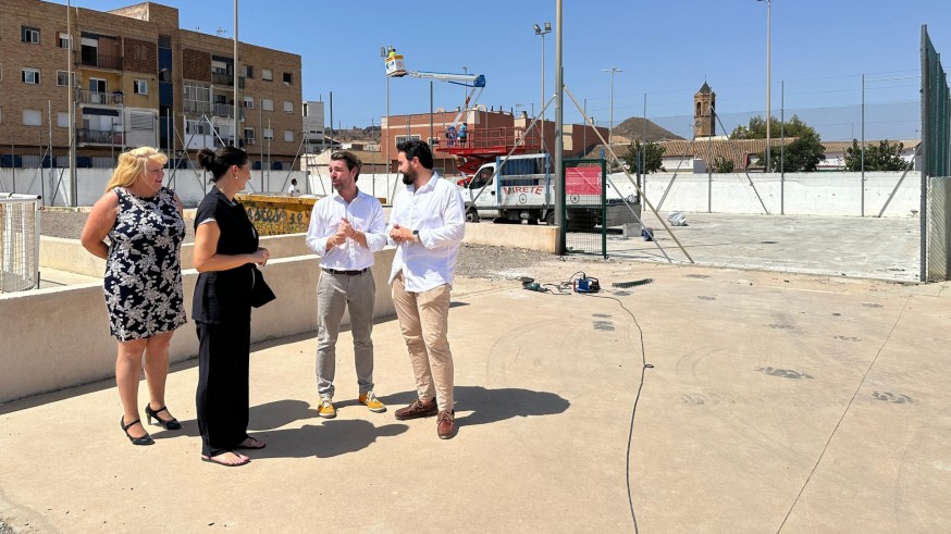 La Unión comienza la rehabilitación de la pista de tenis del Polideportivo