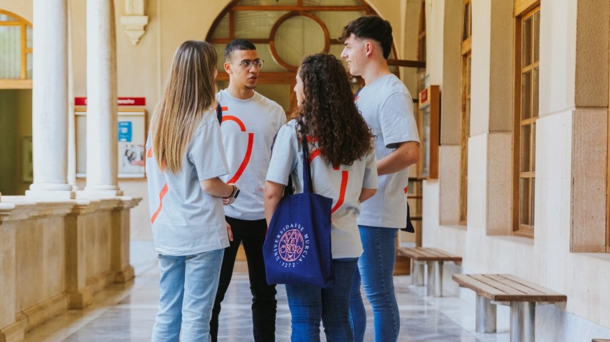 La Universidad de Murcia simplifica su escudo para aunar tradición y digitalización