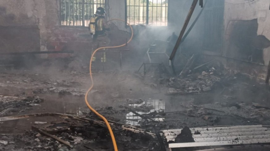 Incendio en una nave industrial de Yecla