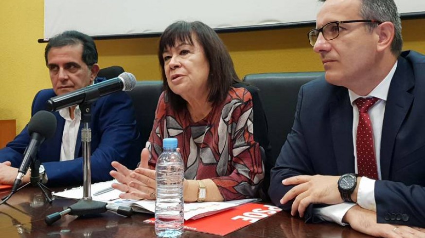 Cristina Narbona (centro) junto al delegado del Gobierno en Murcia, Diego Conesa (dcha.)