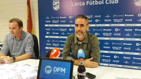 Abel Gómez: "No me planteo salir del Lorca FC en dieciembre"