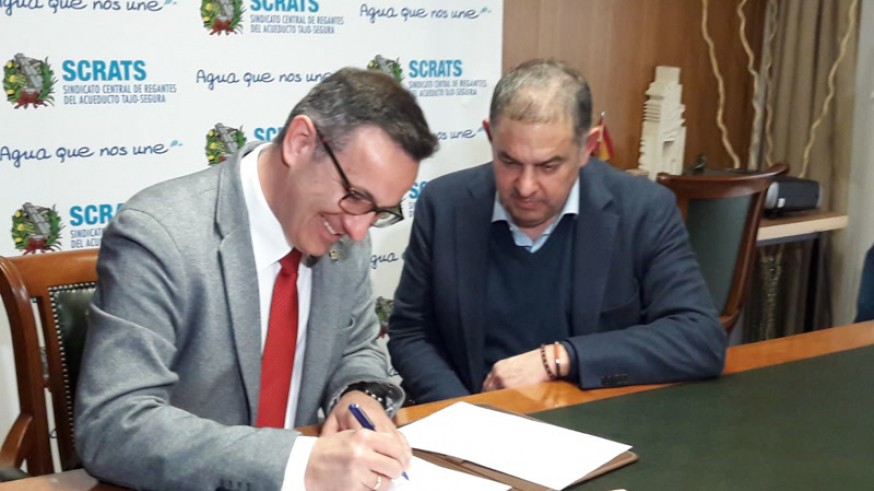 Conesa firma el manifiesto.
