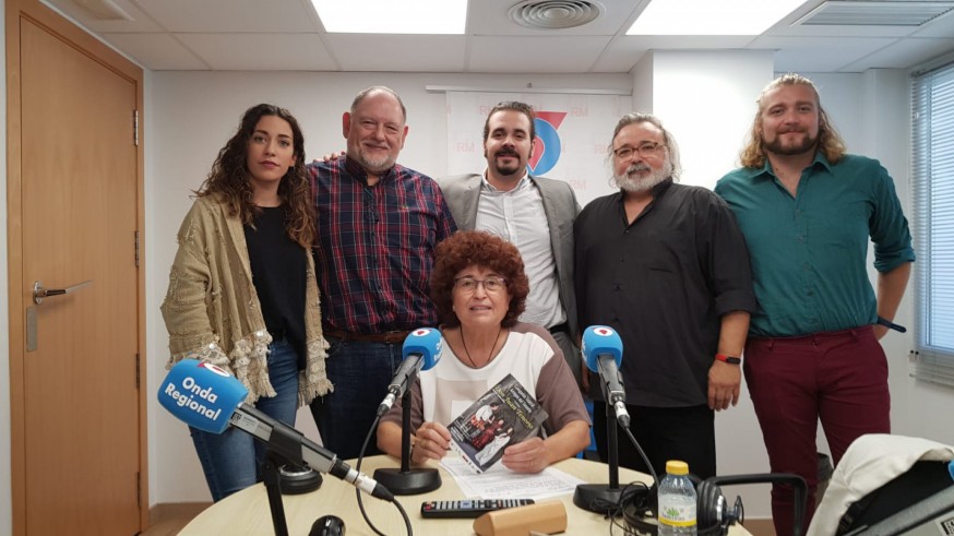 Rocío González, Manuel Llamas, Elvira Pineda (sentada), Álvaro González, José Ángel Manzanera y Samuel Galán
