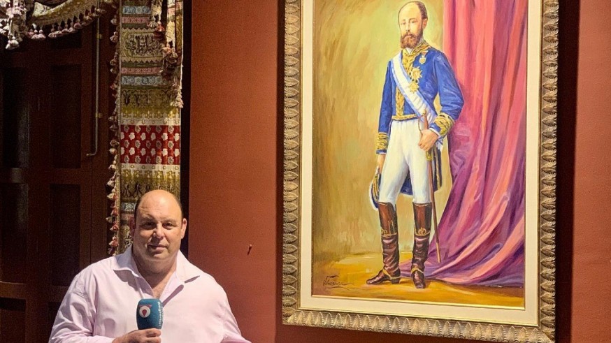 Víctor Manuel Moreno habla con Marcos Gracia, director del Museo del Barón de Benifayó en San Pedro del Pinatar por la Noche de los Museos