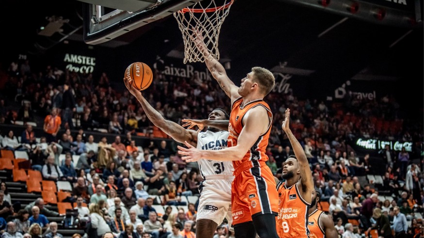 El UCAM Murcia se gusta en la Fonteta (71-86) 