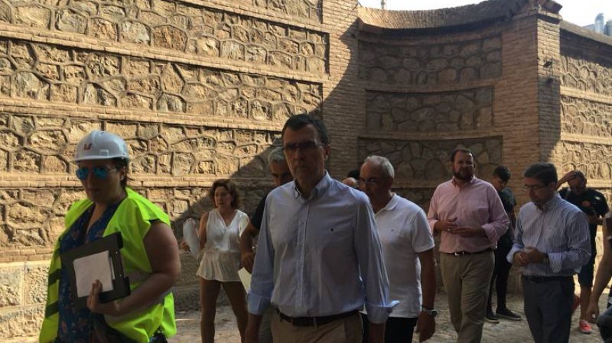 José Ballesta visita el inicio de las pruebas de carga de la Cárcel Vieja de Murcia. ORM