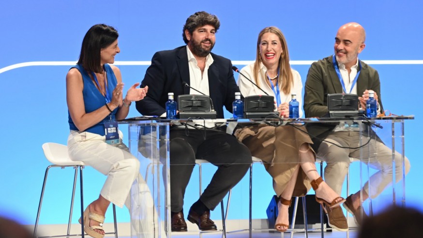 El PP aprueba sus estatutos de "la ejemplaridad" frente a un PSOE "en descomposición"